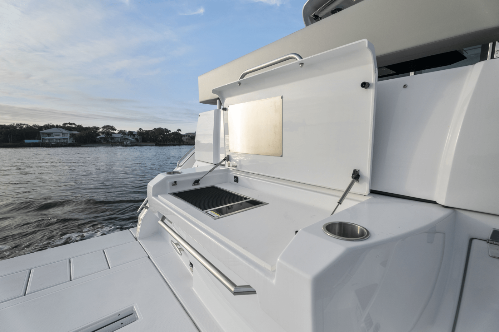 2024 Cruisers Yachts 50 Cantius