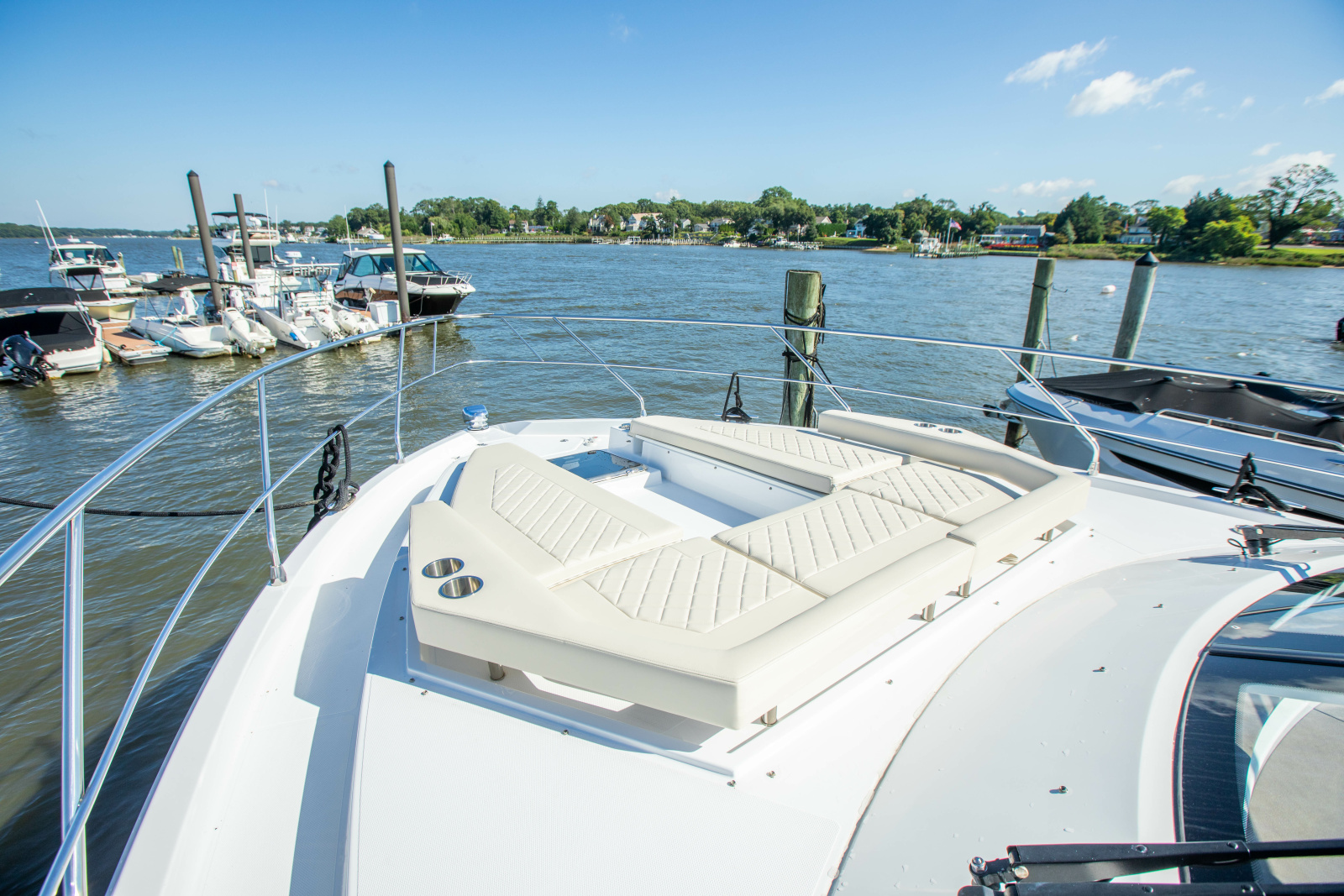2024 Cruisers Yachts 50 Cantius