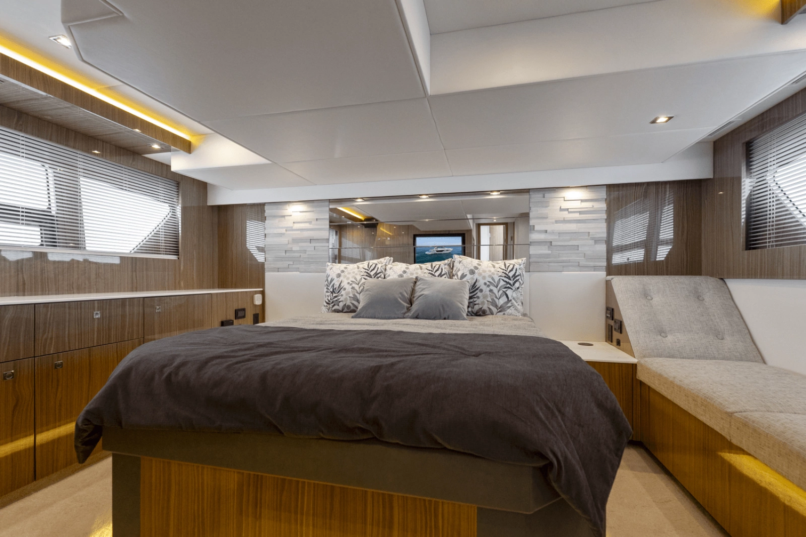 2024 Cruisers Yachts 50 Cantius