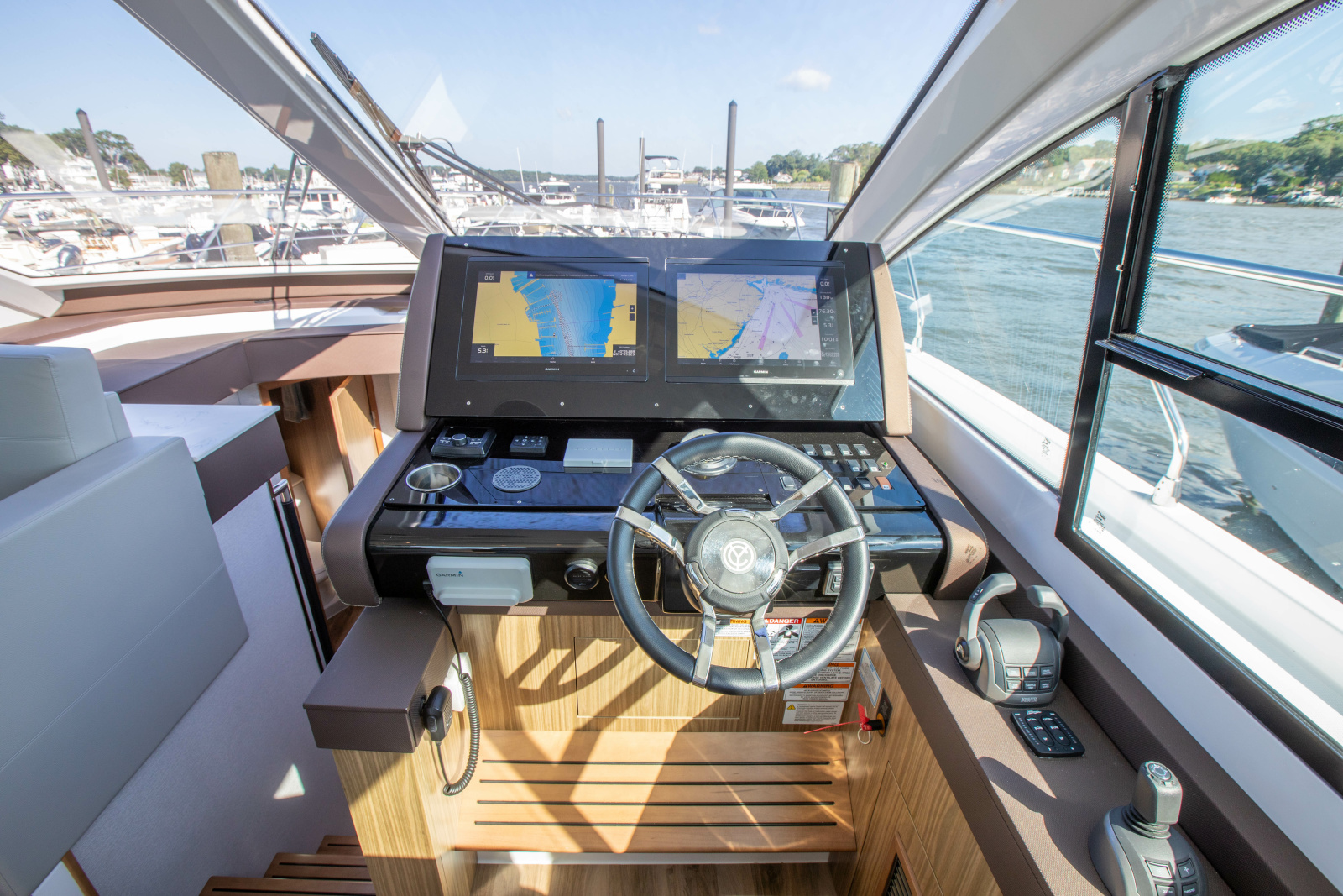 2024 Cruisers Yachts 50 Cantius
