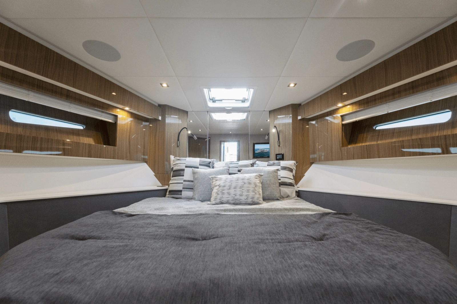 2024 Cruisers Yachts 50 Cantius