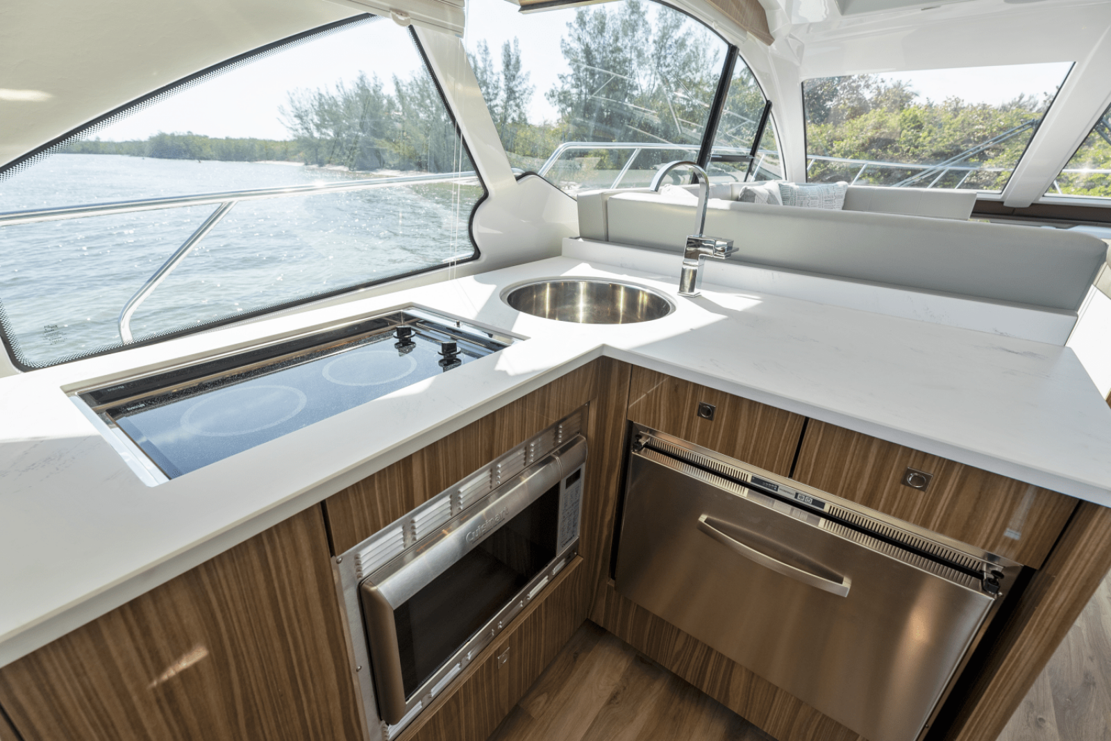 2024 Cruisers Yachts 50 Cantius