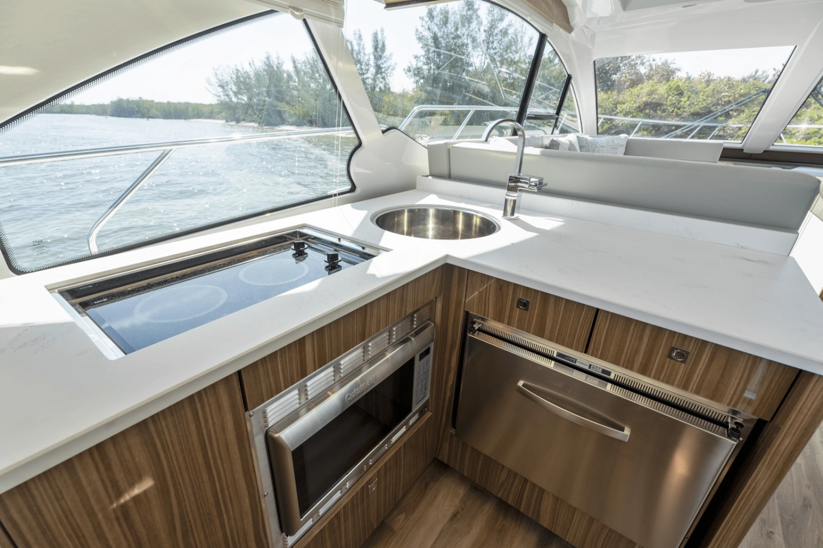2024 Cruisers Yachts 50 Cantius