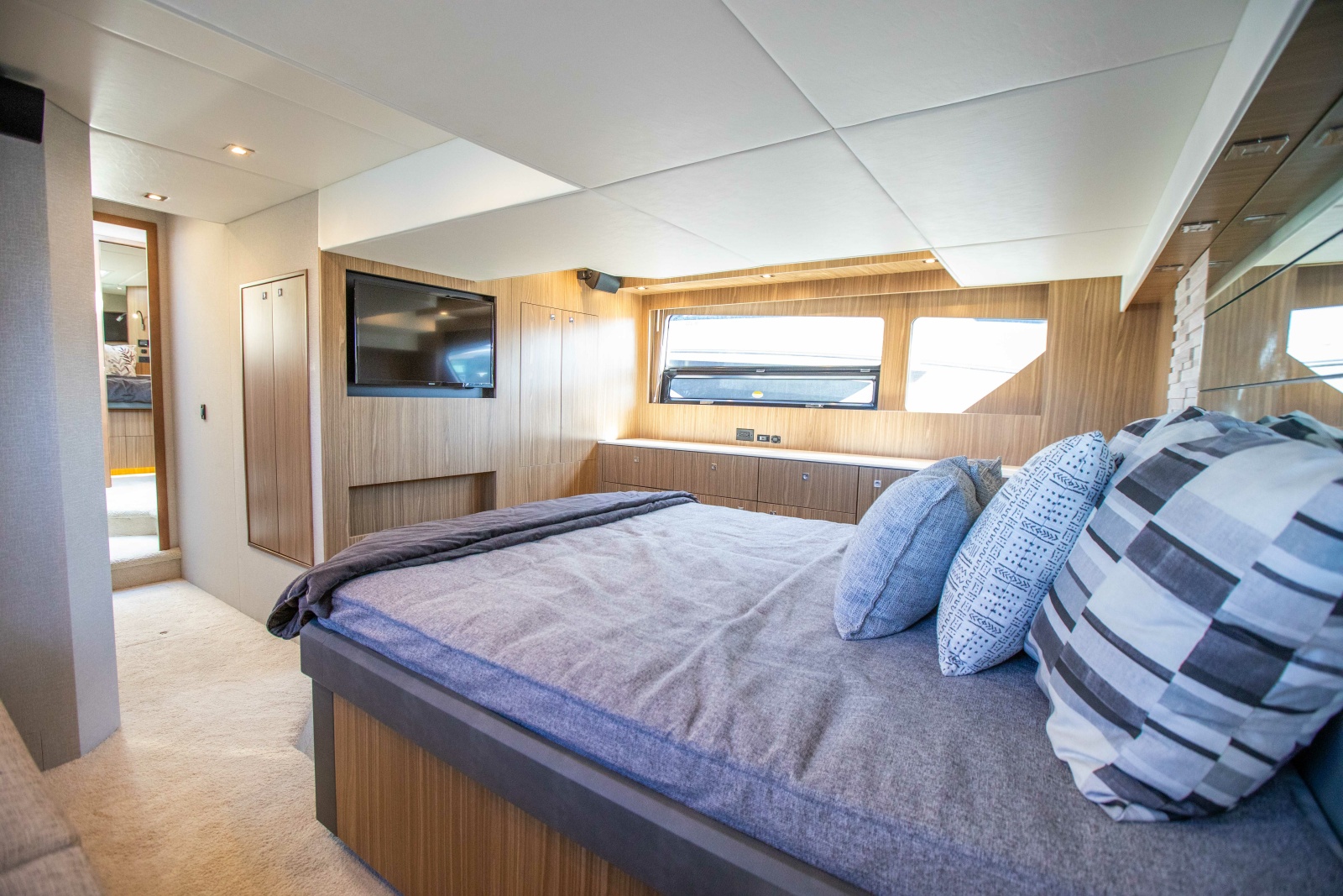 2024 Cruisers Yachts 50 Cantius