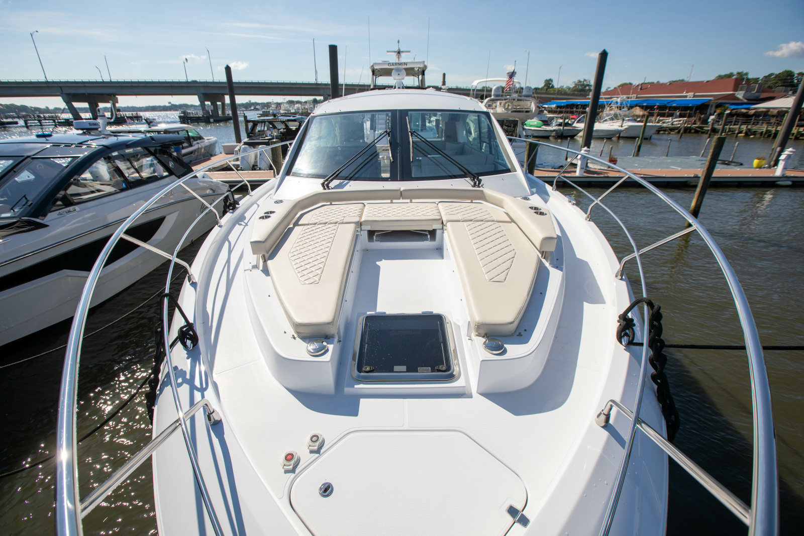 2024 Cruisers Yachts 50 Cantius