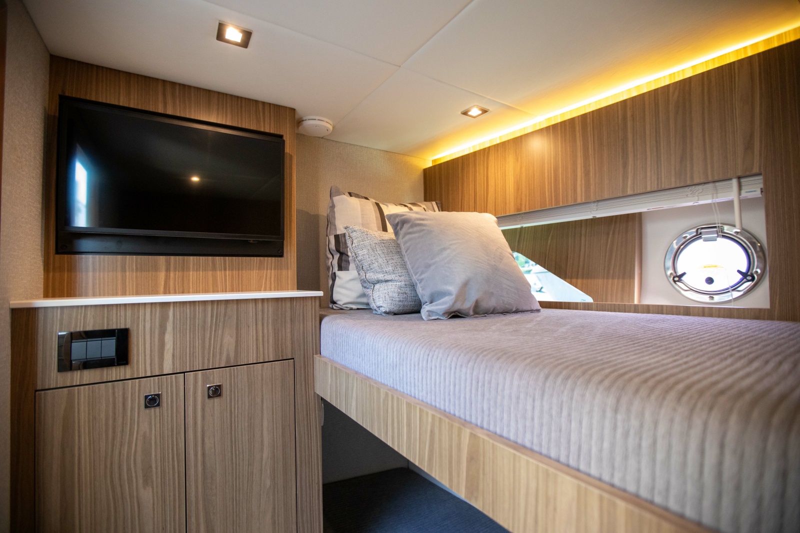 2024 Cruisers Yachts 50 Cantius