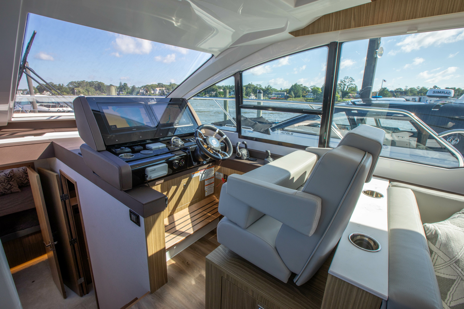 2024 Cruisers Yachts 50 Cantius