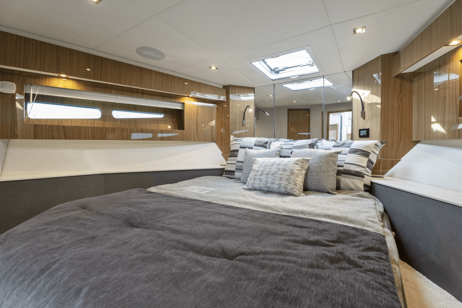 2024 Cruisers Yachts 50 Cantius