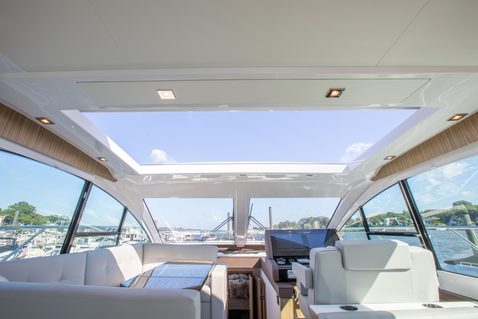 2024 Cruisers Yachts 50 Cantius