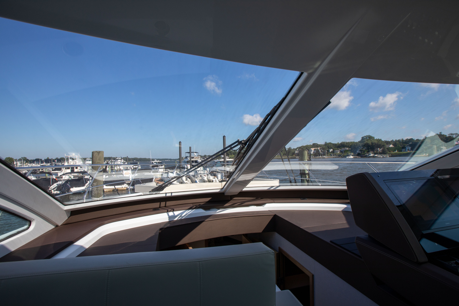 2024 Cruisers Yachts 50 Cantius