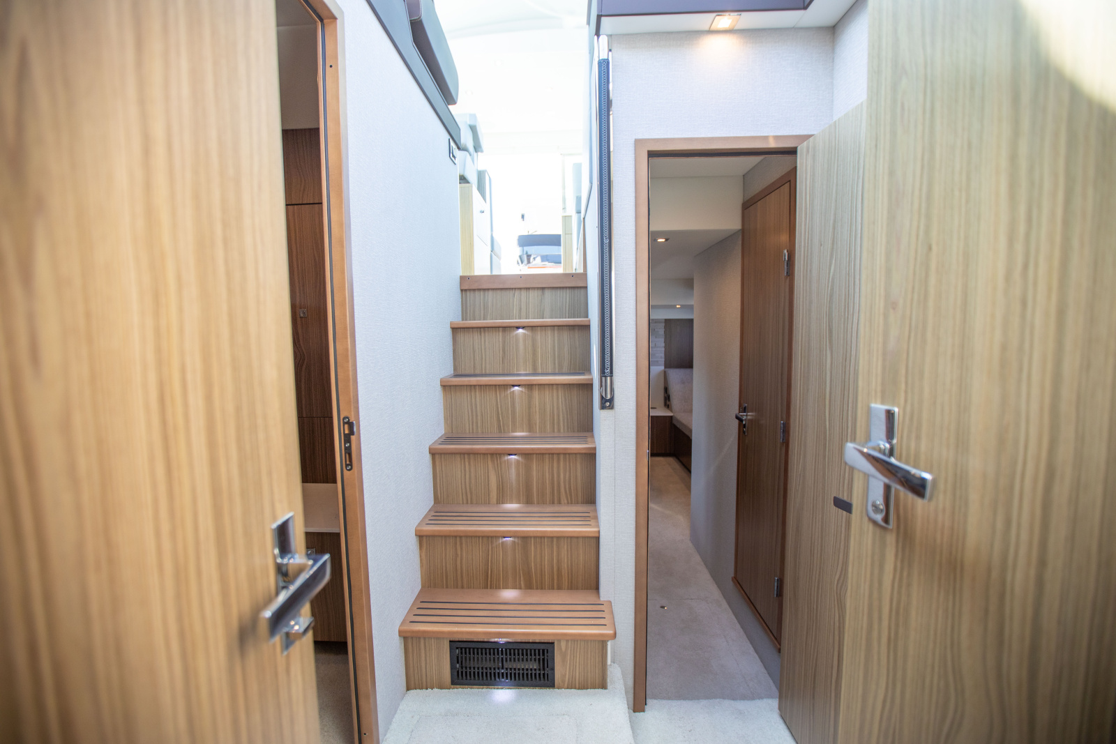 2024 Cruisers Yachts 50 Cantius