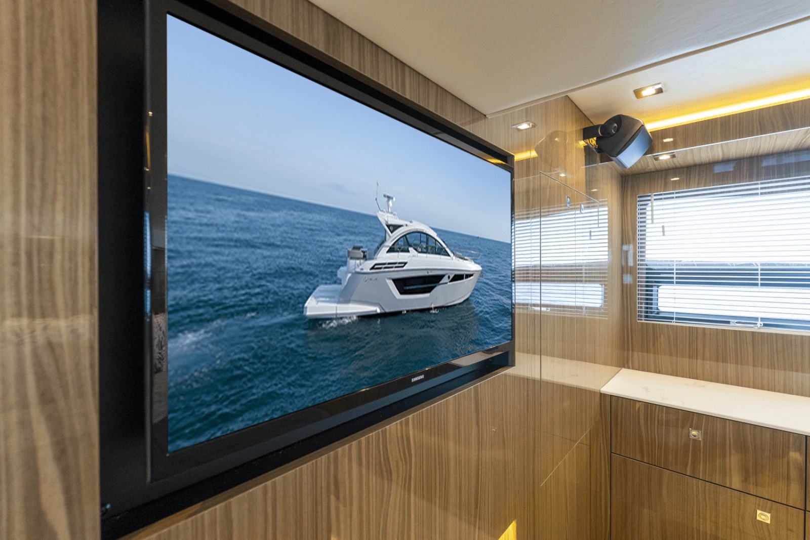2024 Cruisers Yachts 50 Cantius