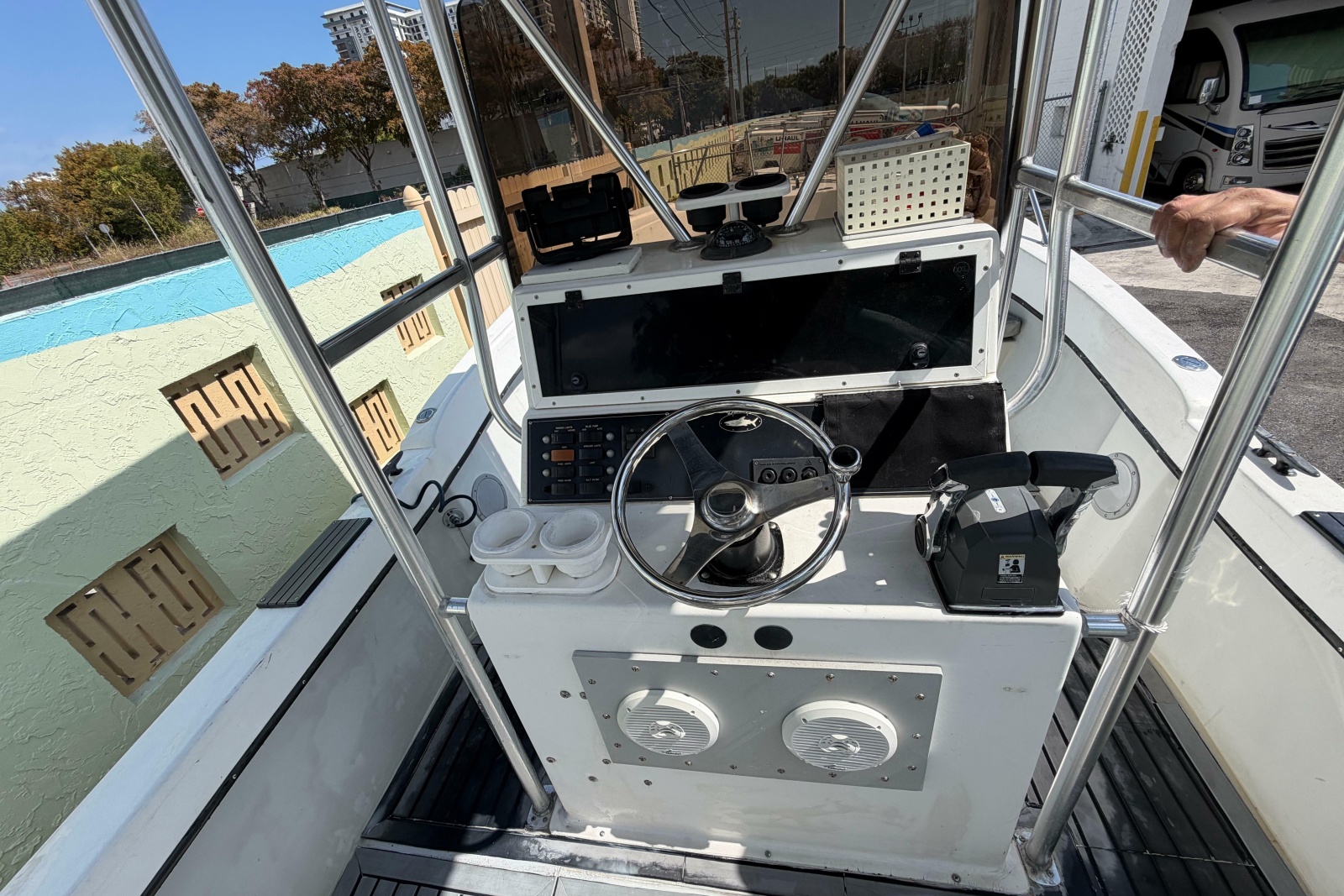 1997 Dusky 256 Center Console