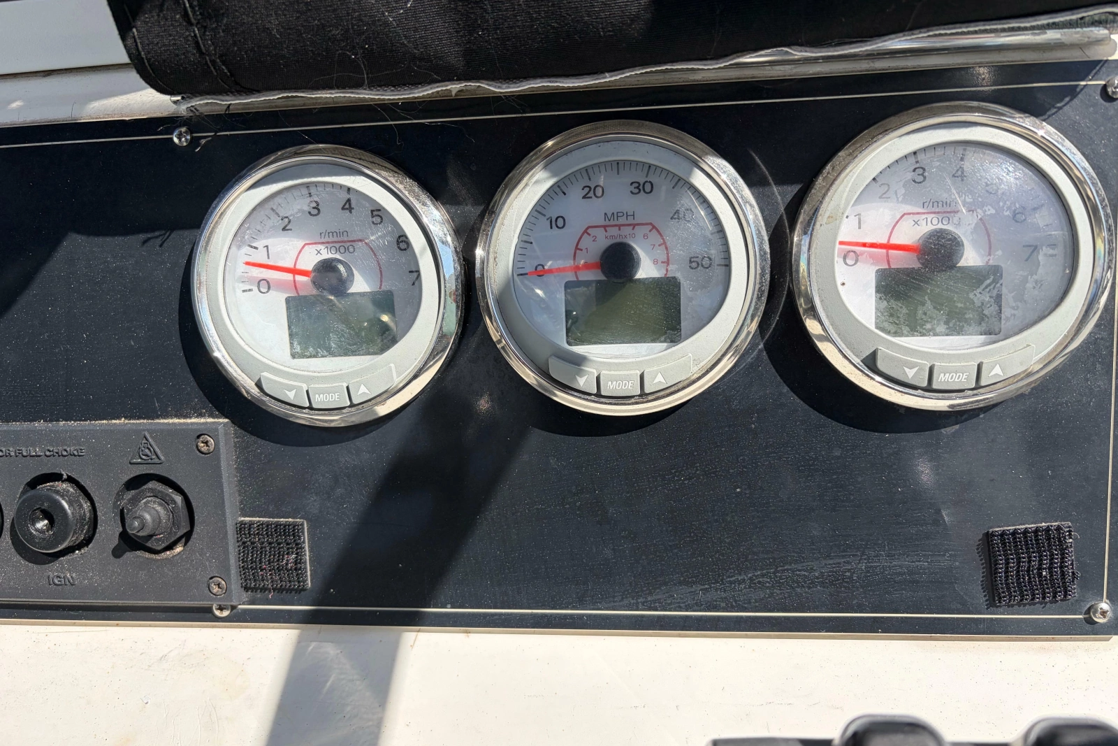 1997 Dusky 256 Center Console