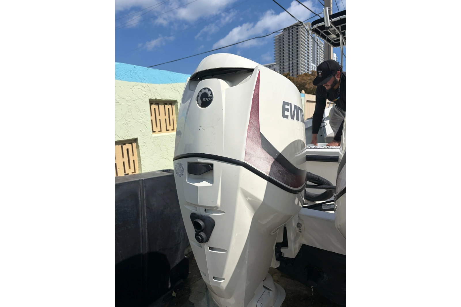 1997 Dusky 256 Center Console
