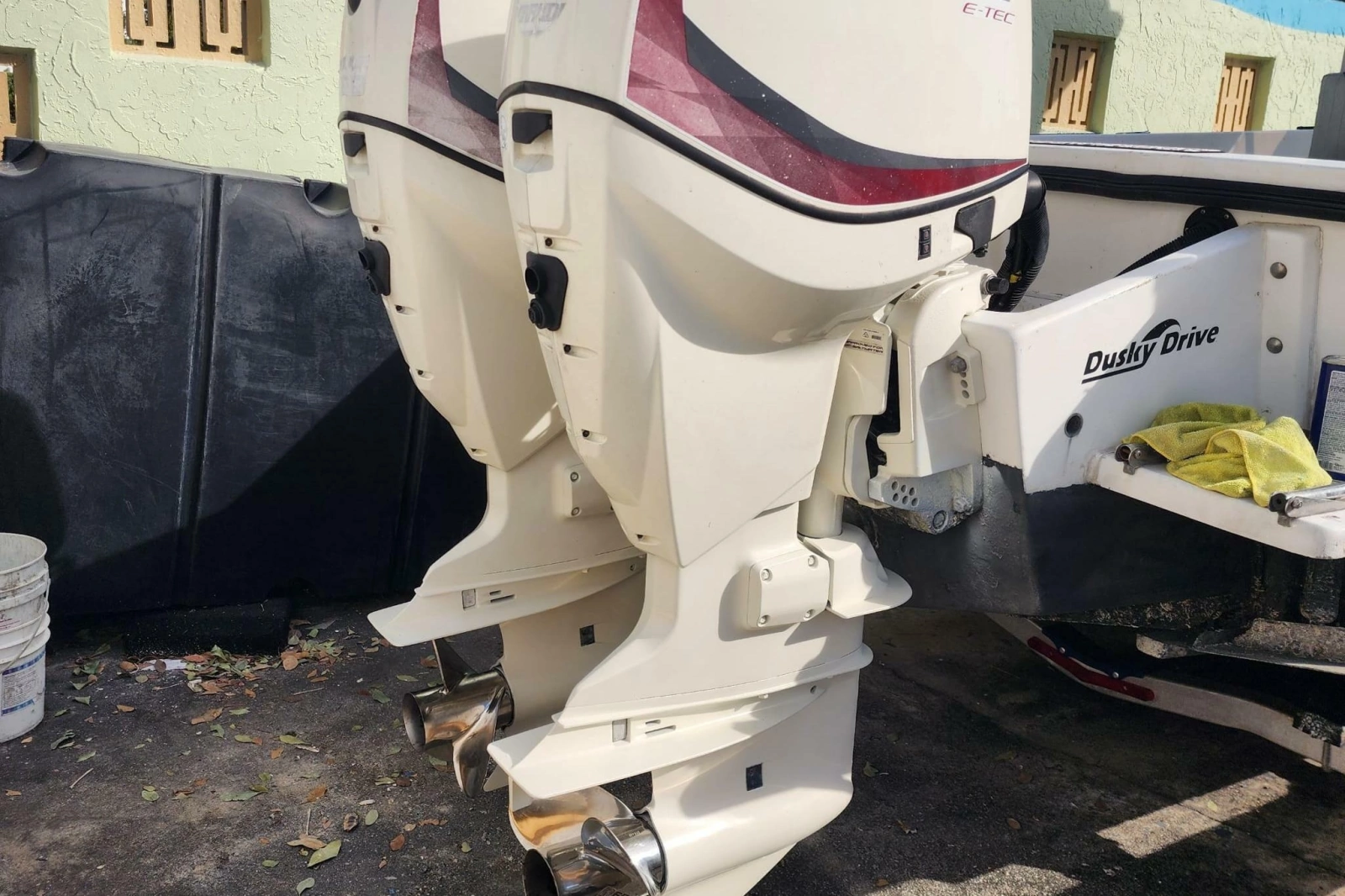 1997 Dusky 256 Center Console