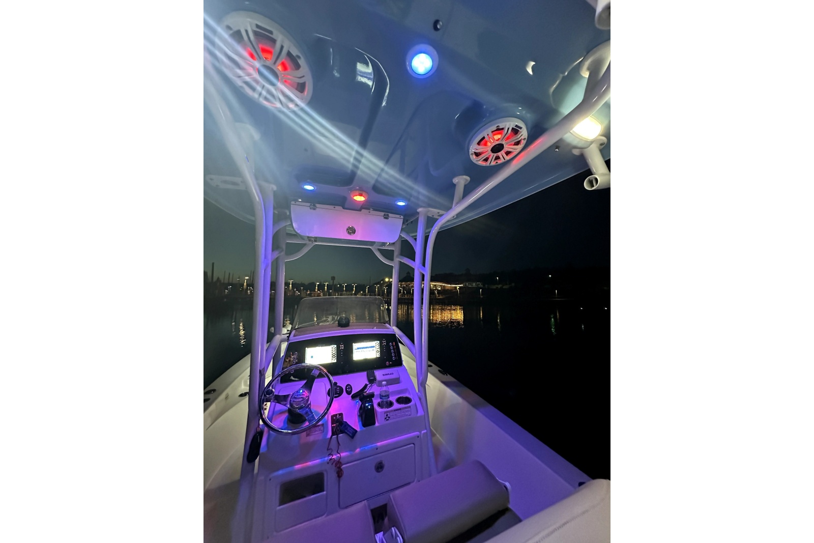 2017 Sportsman Masters 247 Bay Boat