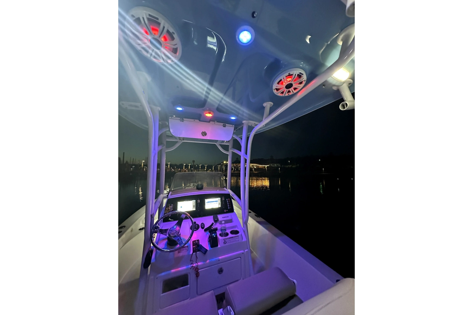 2017 Sportsman Masters 247 Bay Boat