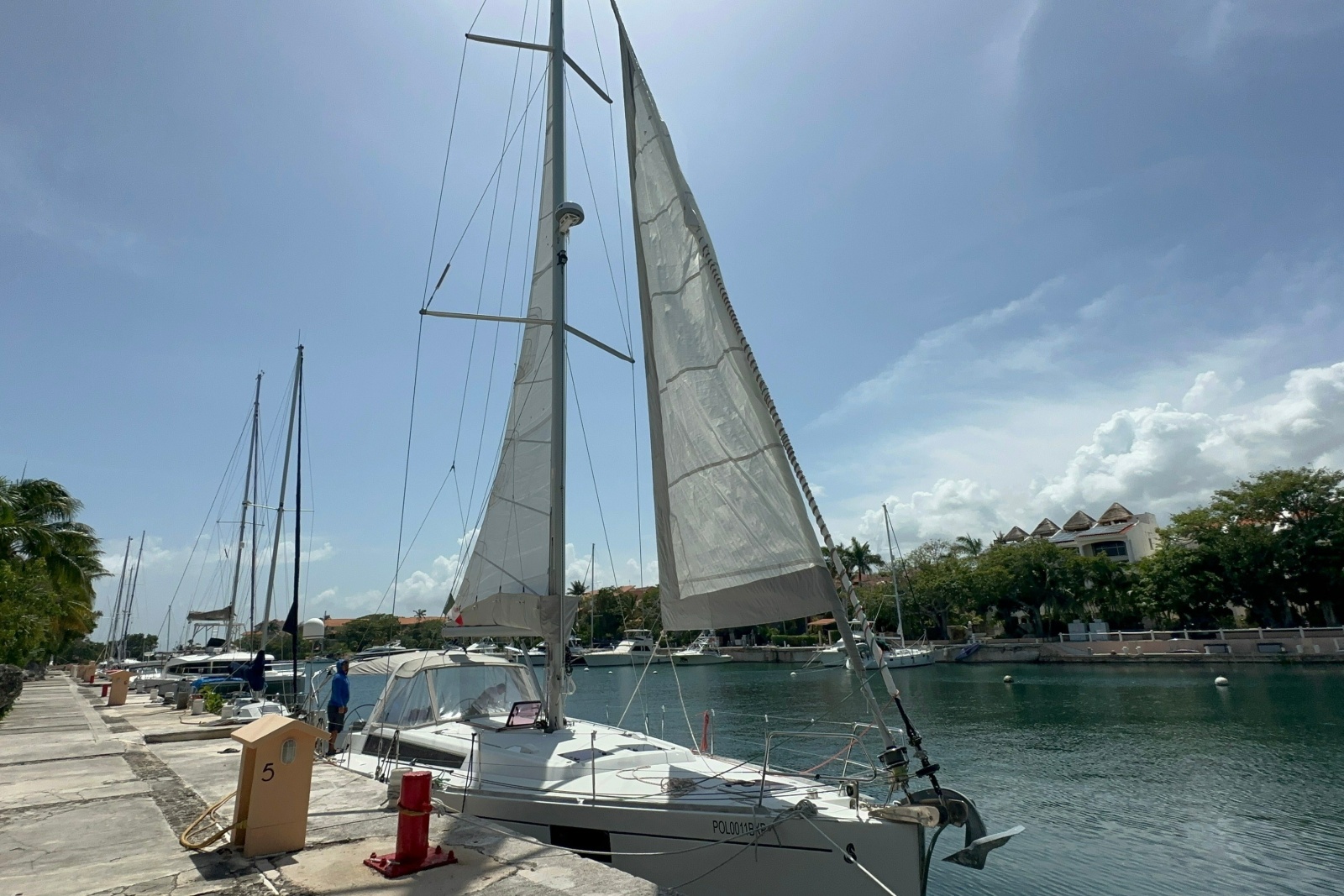 2014 Beneteau Oceanis 48