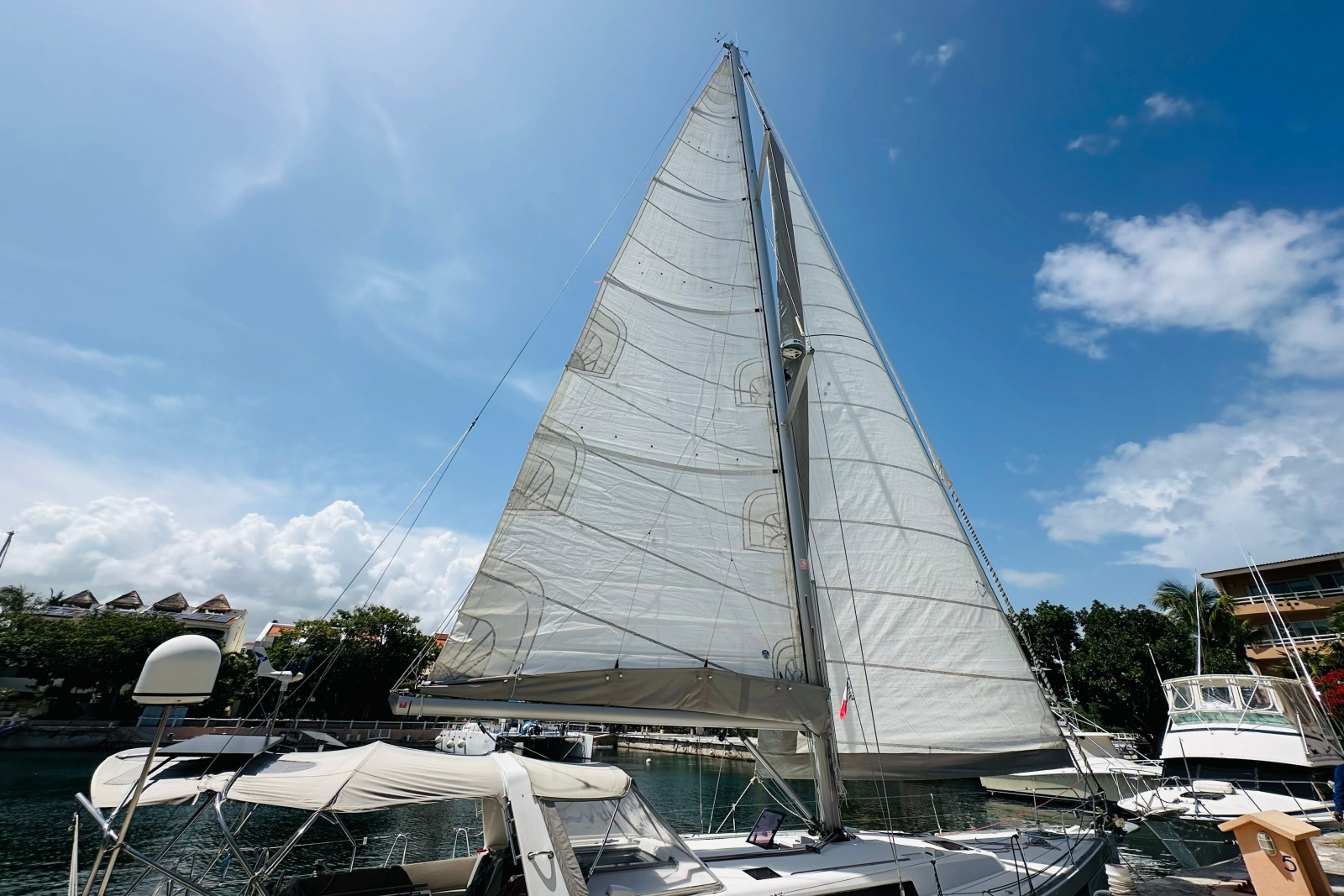 2014 Beneteau Oceanis 48