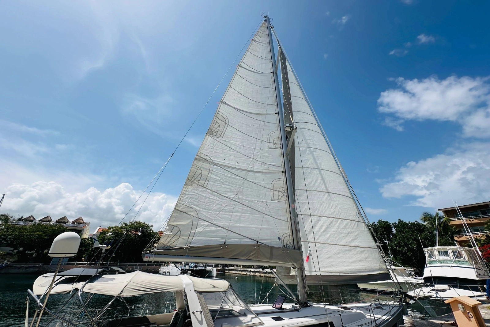 2014 Beneteau Oceanis 48