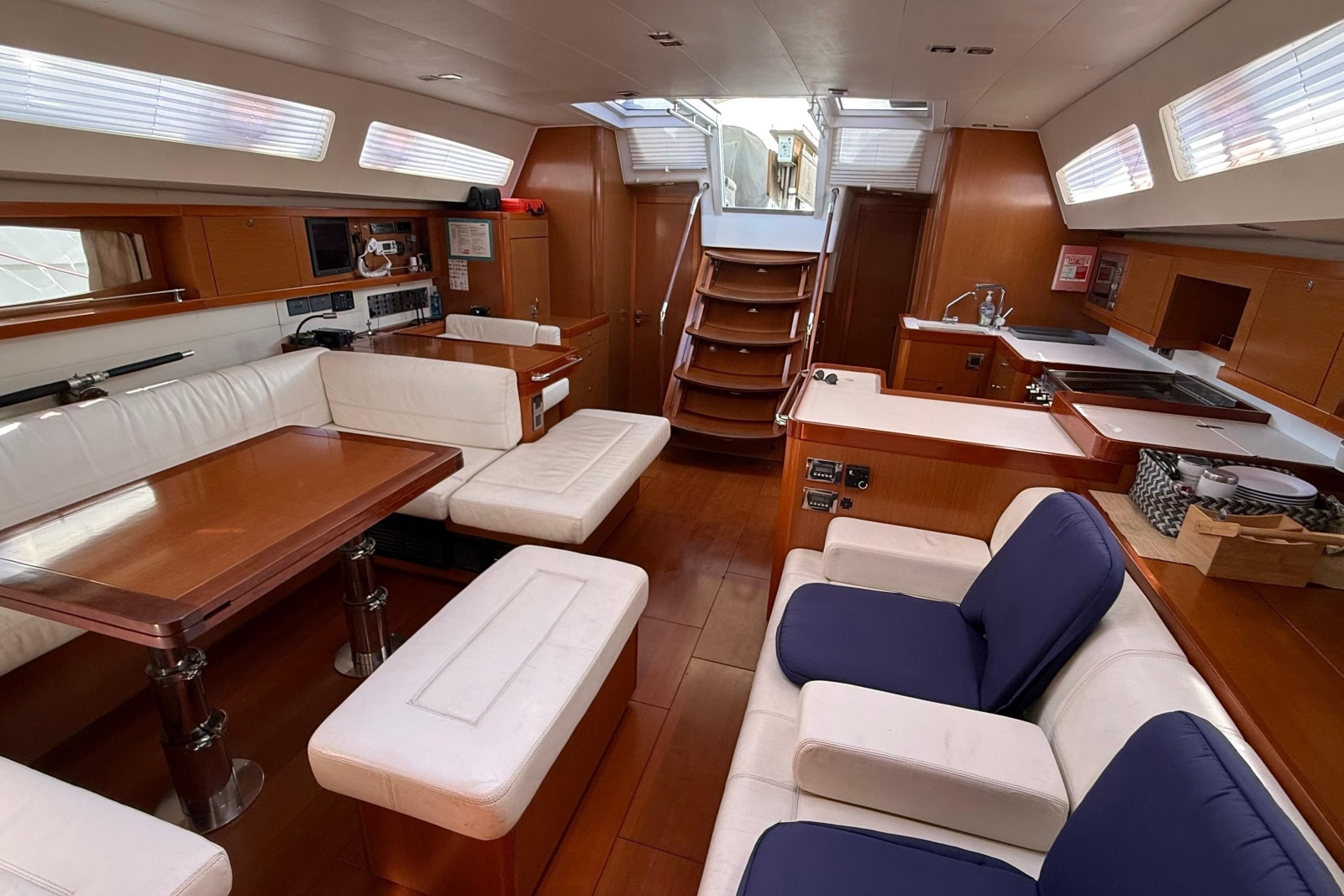 2013 Beneteau Oceanis 58