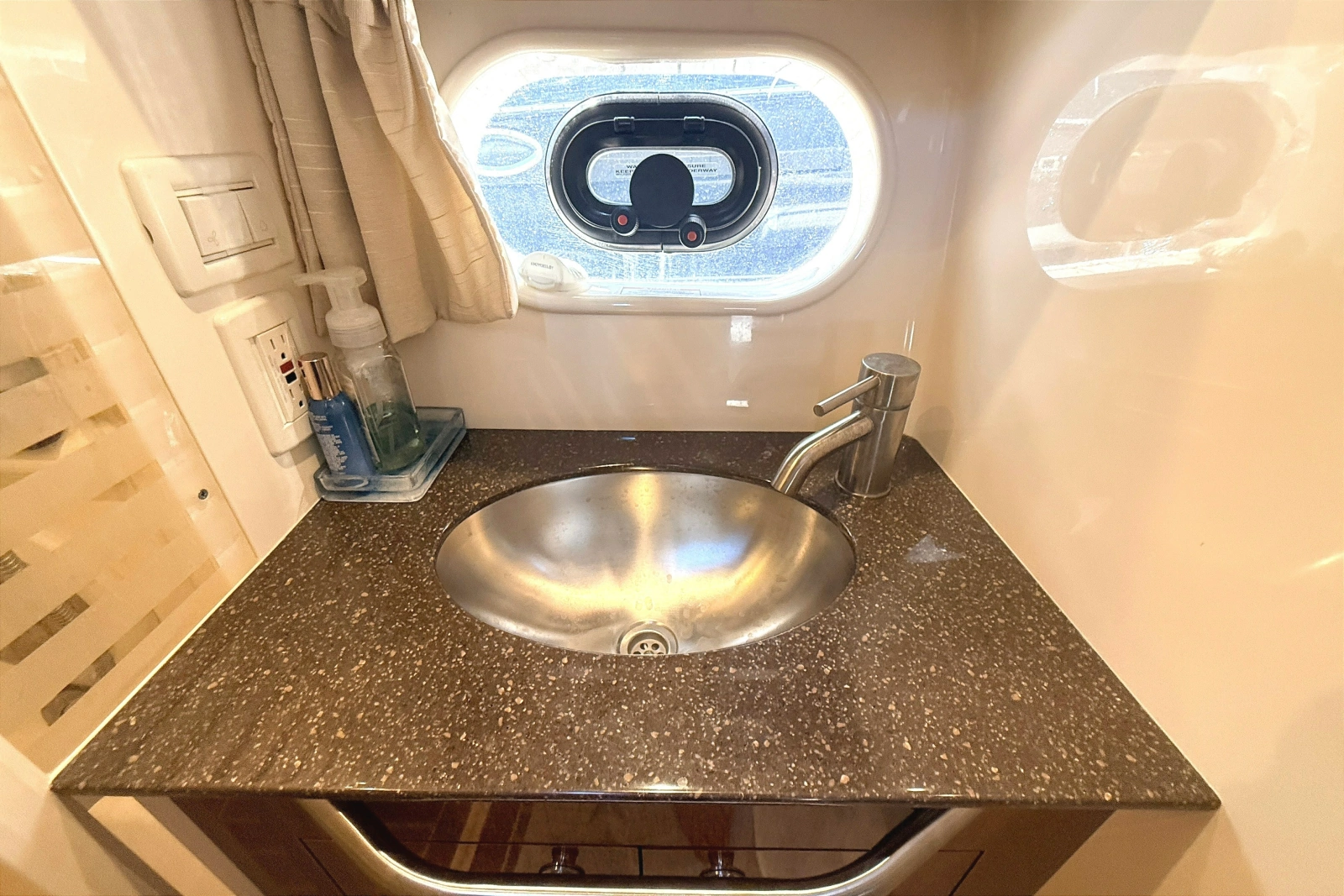 2013 Sea Ray Sundancer 370