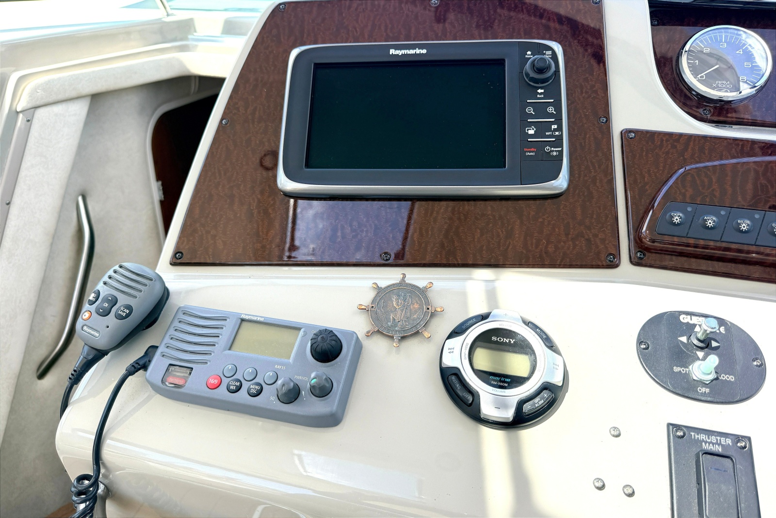 2013 Sea Ray Sundancer 370