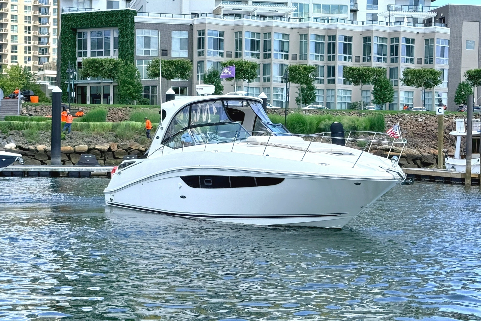 2013 Sea Ray Sundancer 370