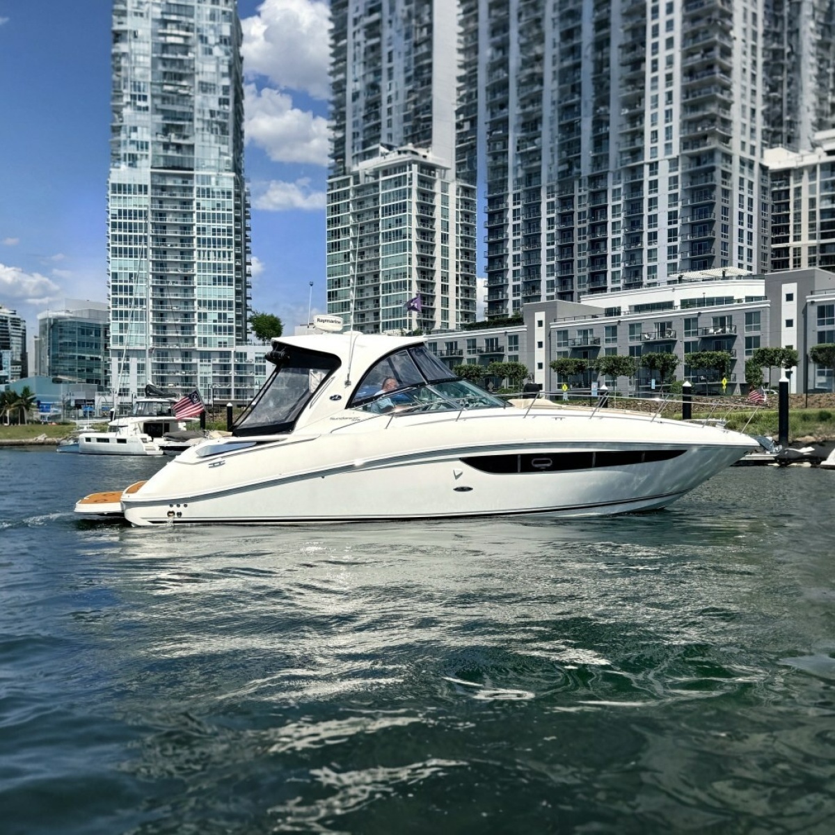 2013 Sea Ray Sundancer 370