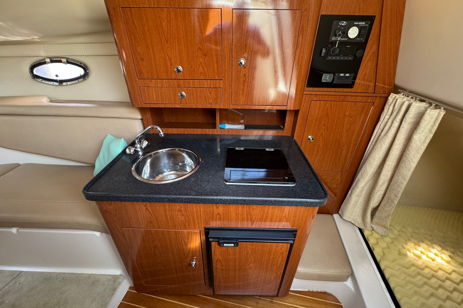 2010 Regal 2860 Window Express