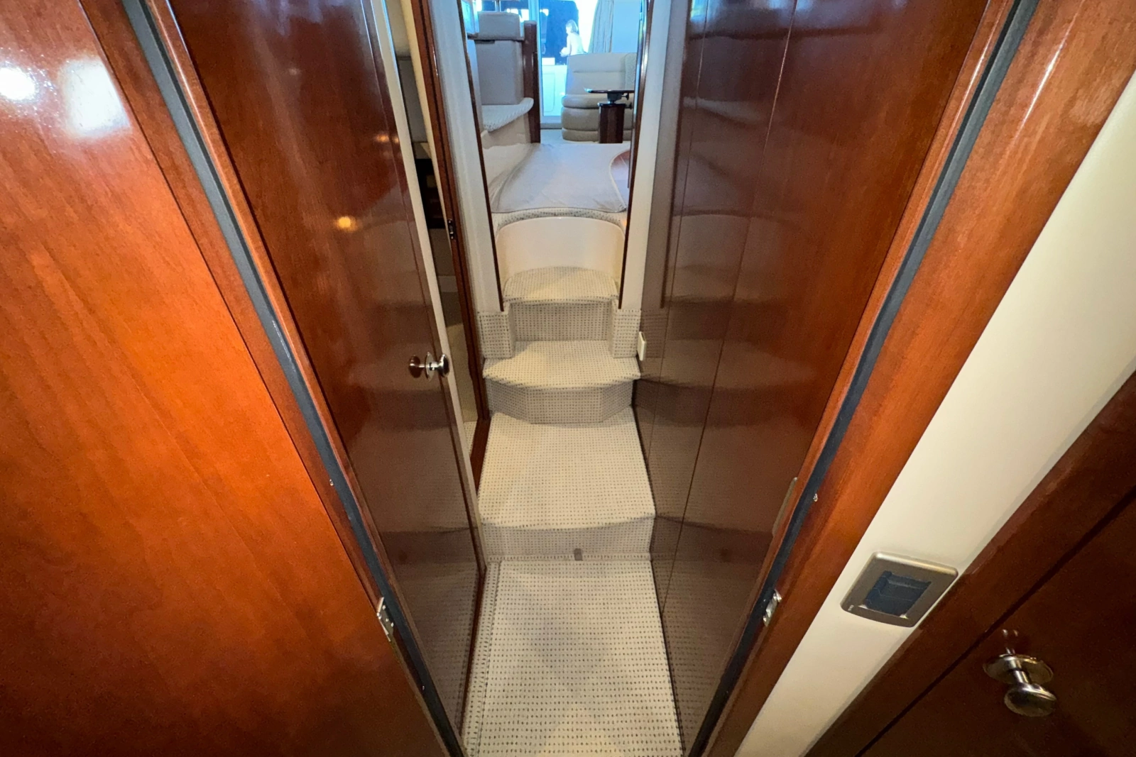 2008 Meridian 411 Sedan
