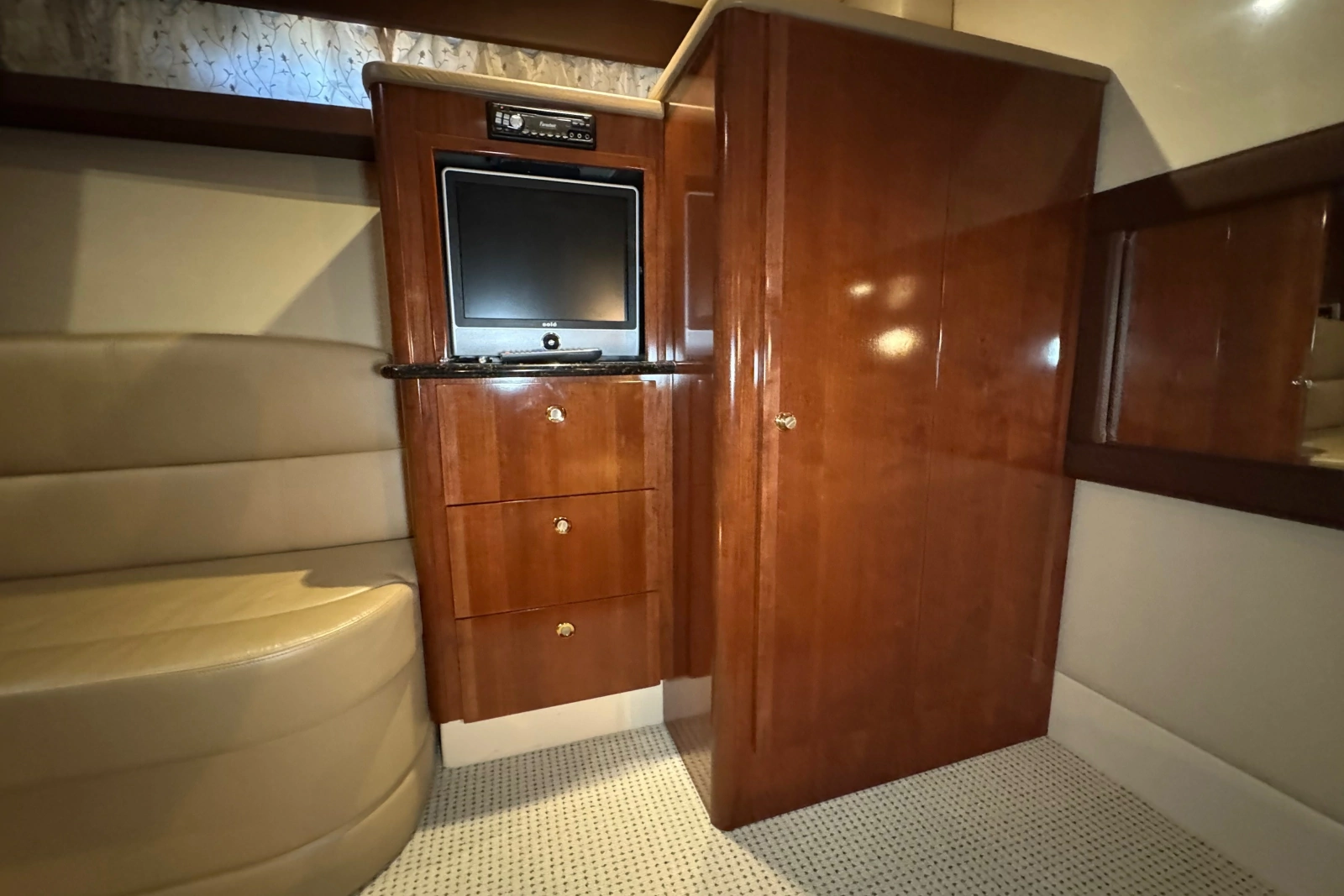 2008 Meridian 411 Sedan