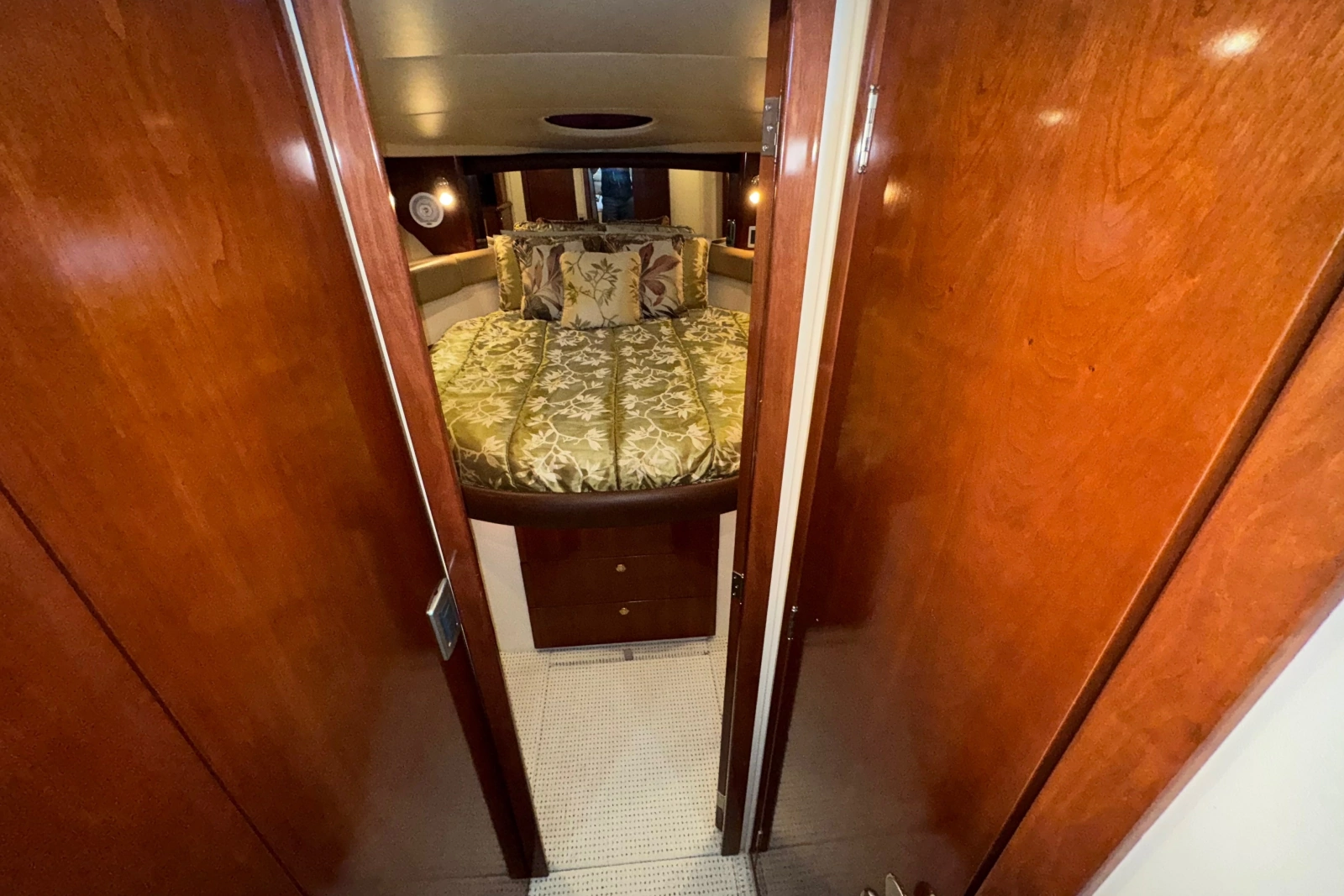 2008 Meridian 411 Sedan