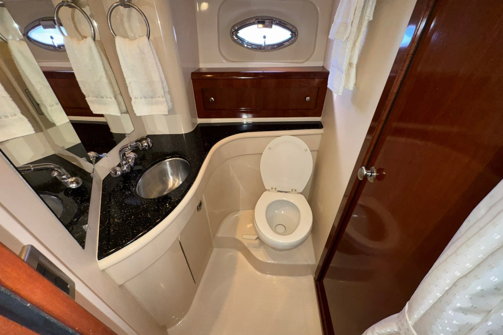 2008 Meridian 411 Sedan