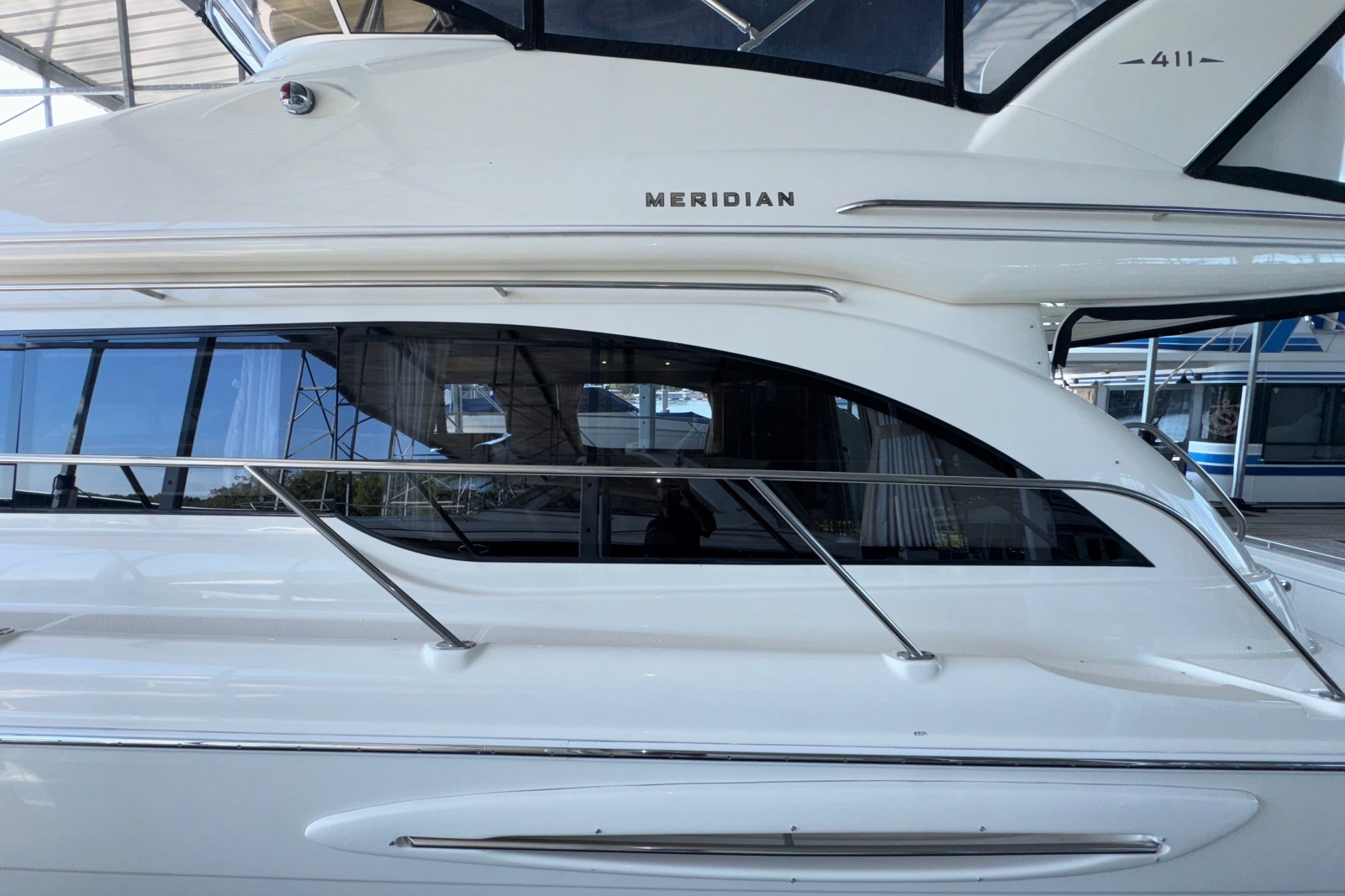 2008 Meridian 411 Sedan