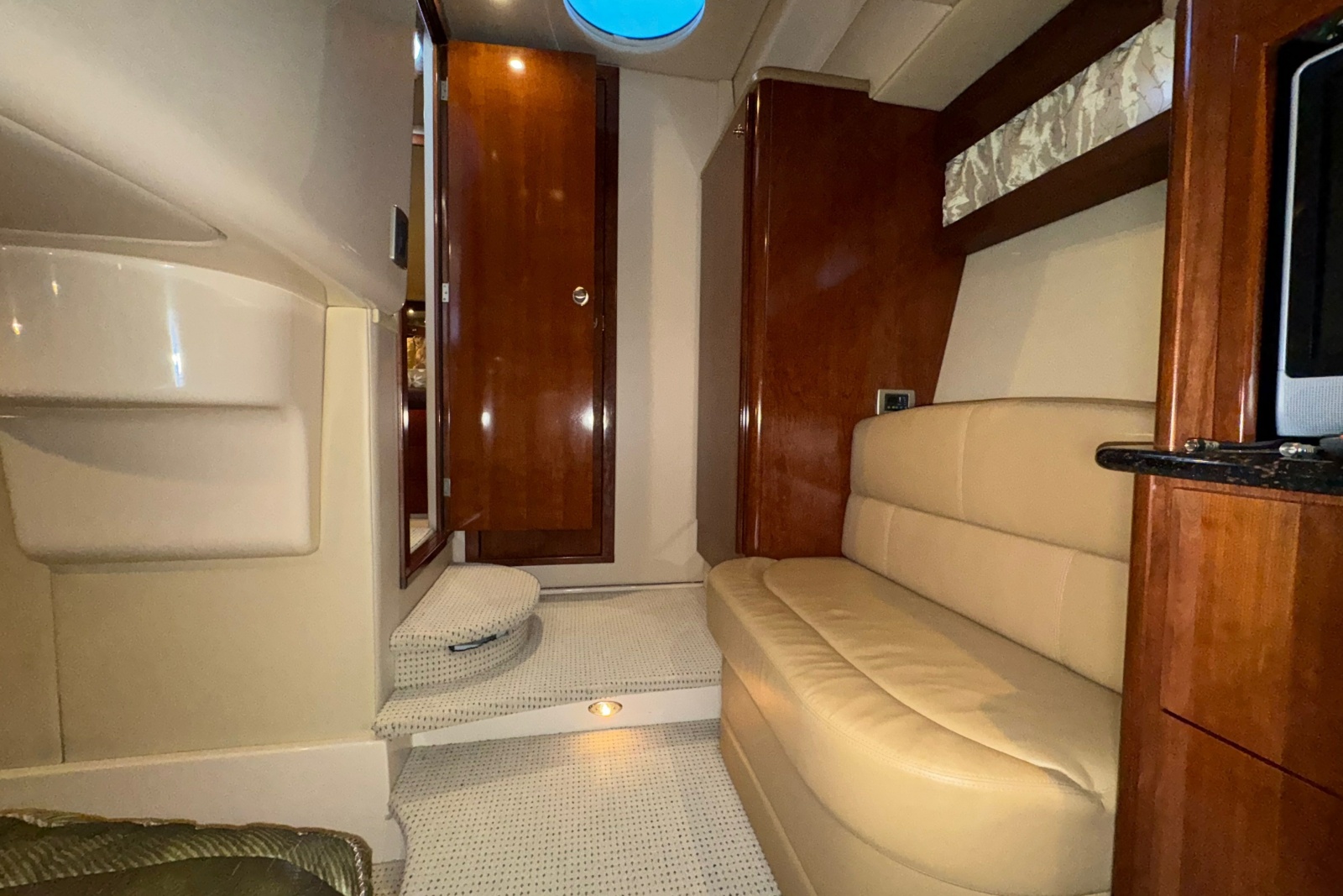 2008 Meridian 411 Sedan