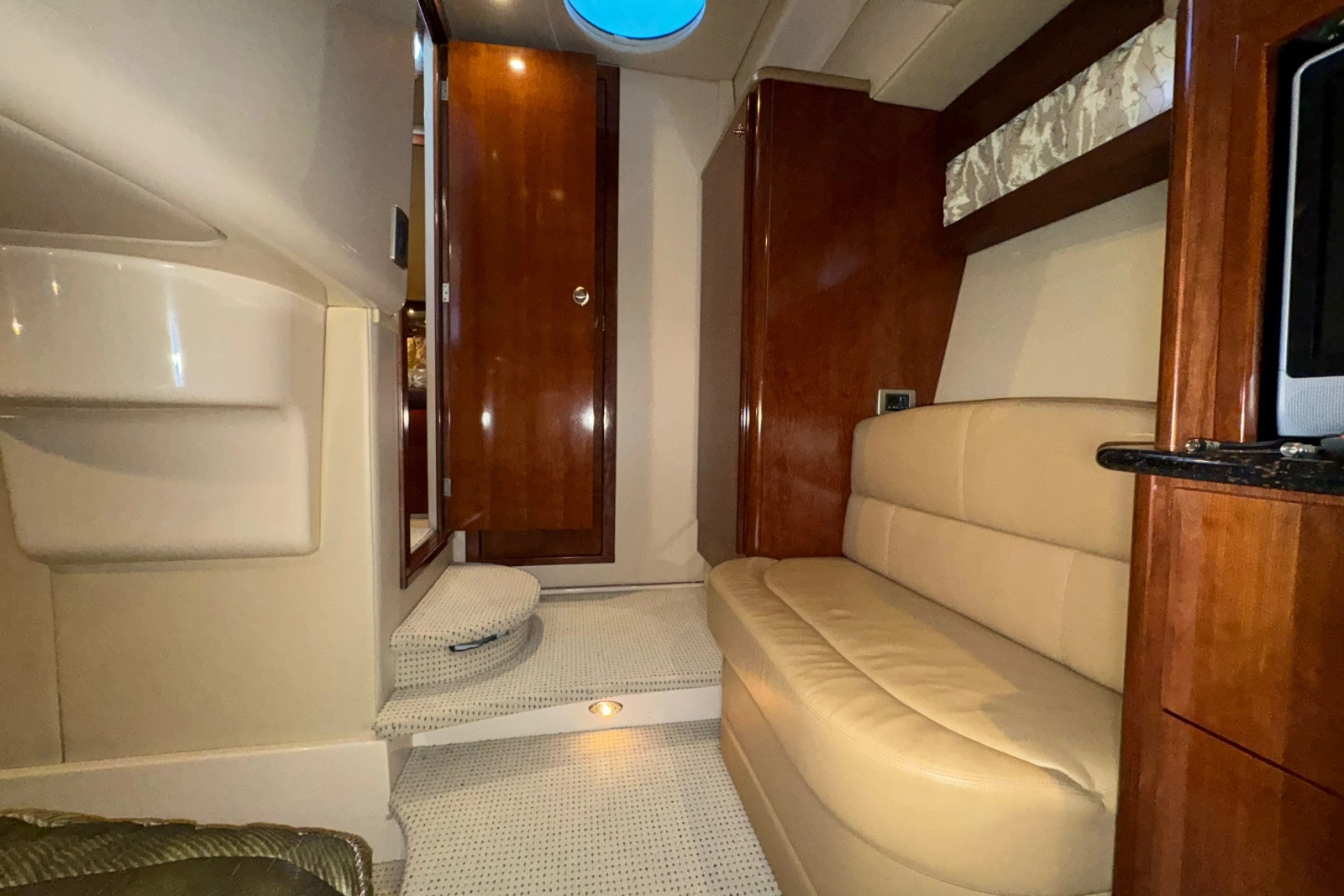 2008 Meridian 411 Sedan
