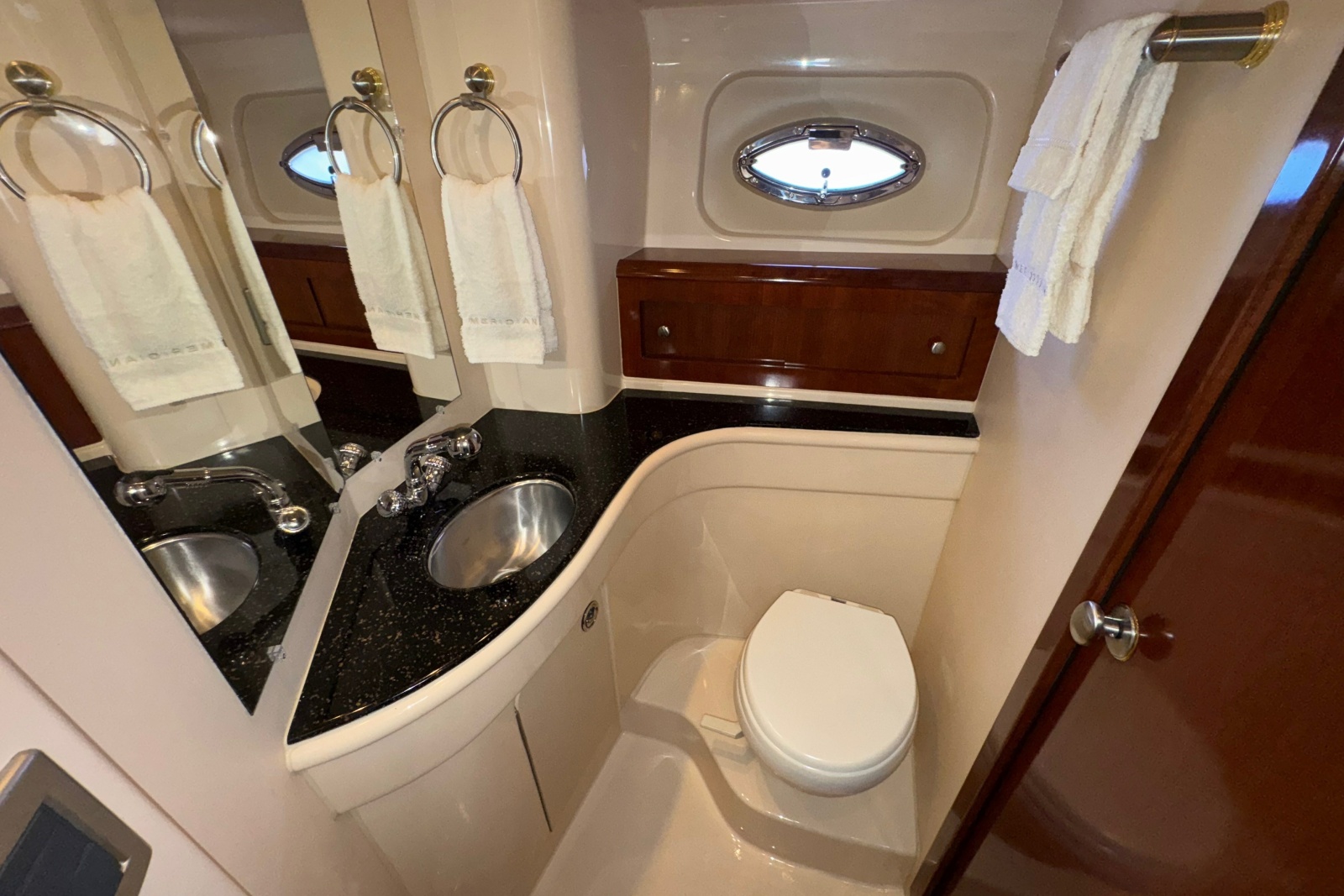 2008 Meridian 411 Sedan