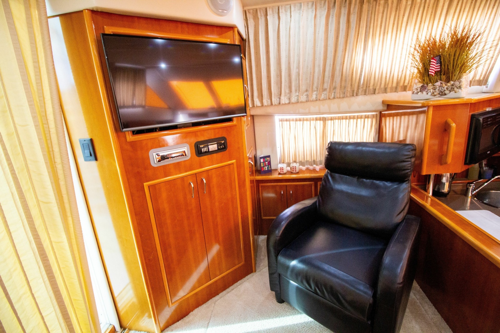 2006 Carver 33 Super Sport