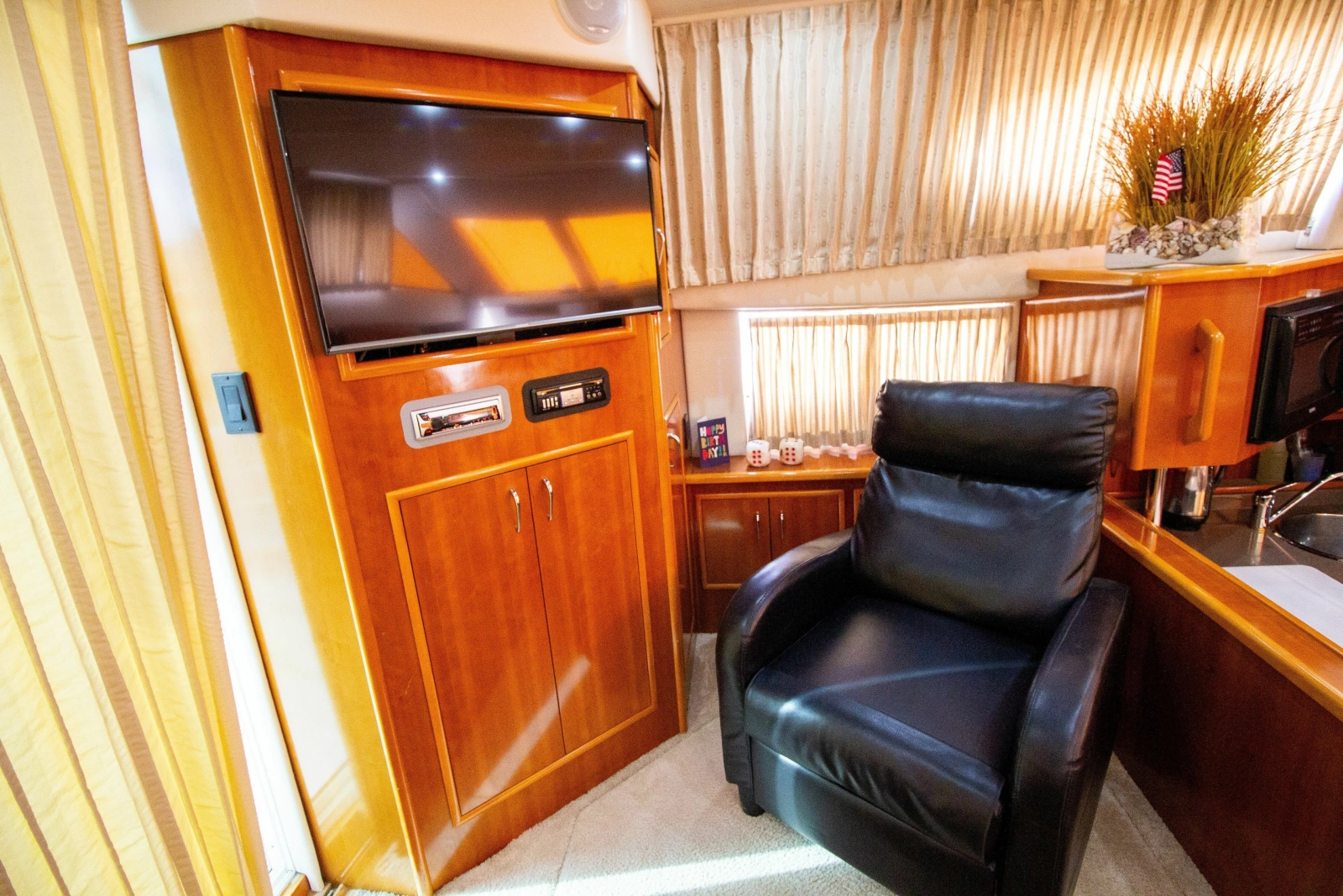 2006 Carver 33 Super Sport