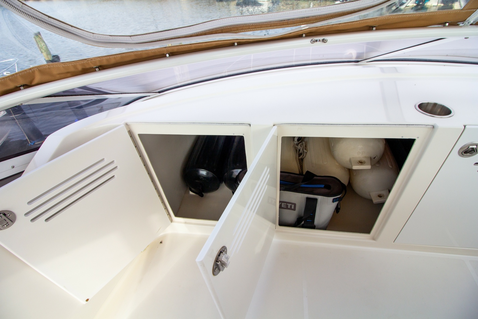 2006 Carver 33 Super Sport