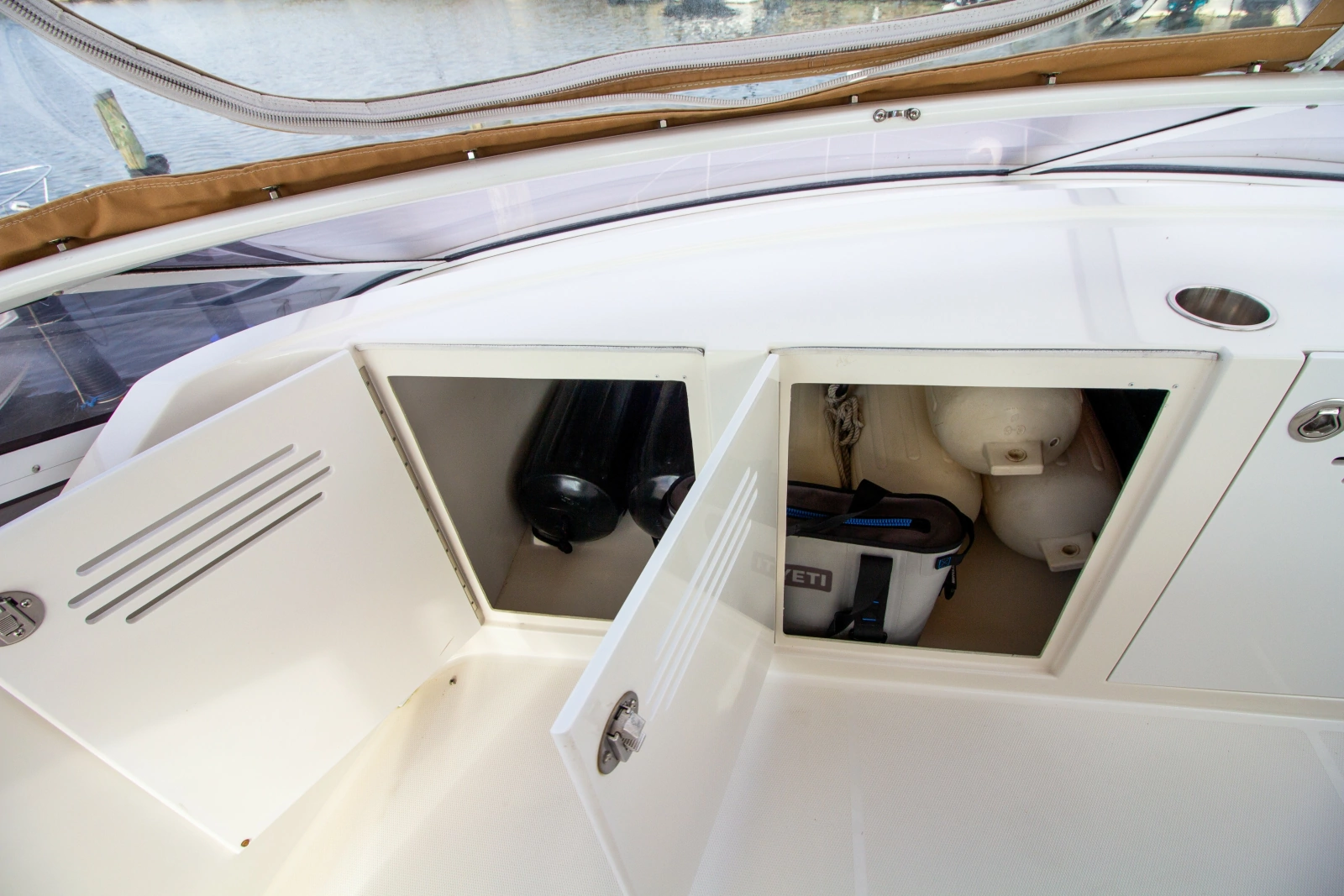 2006 Carver 33 Super Sport