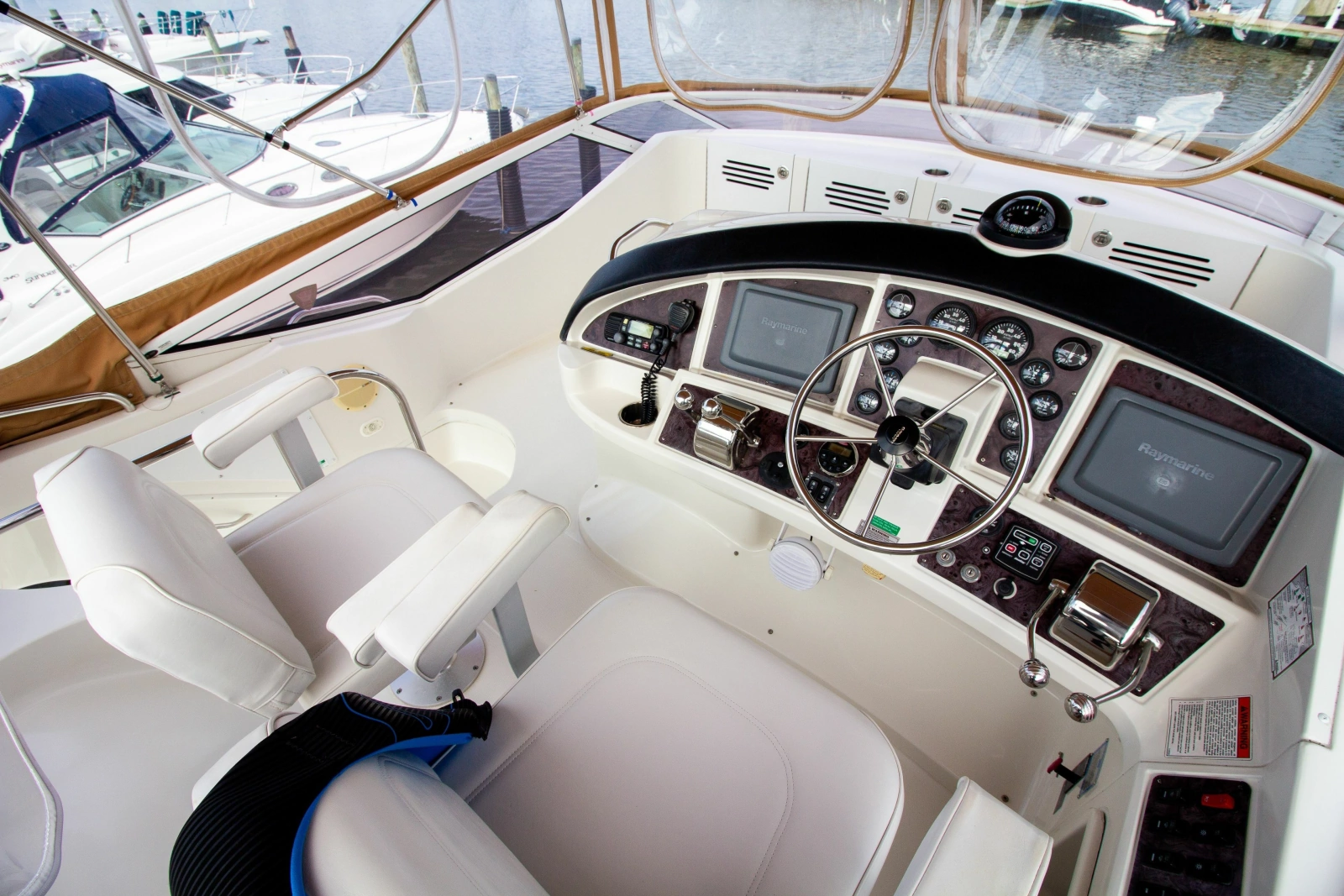 2006 Carver 33 Super Sport