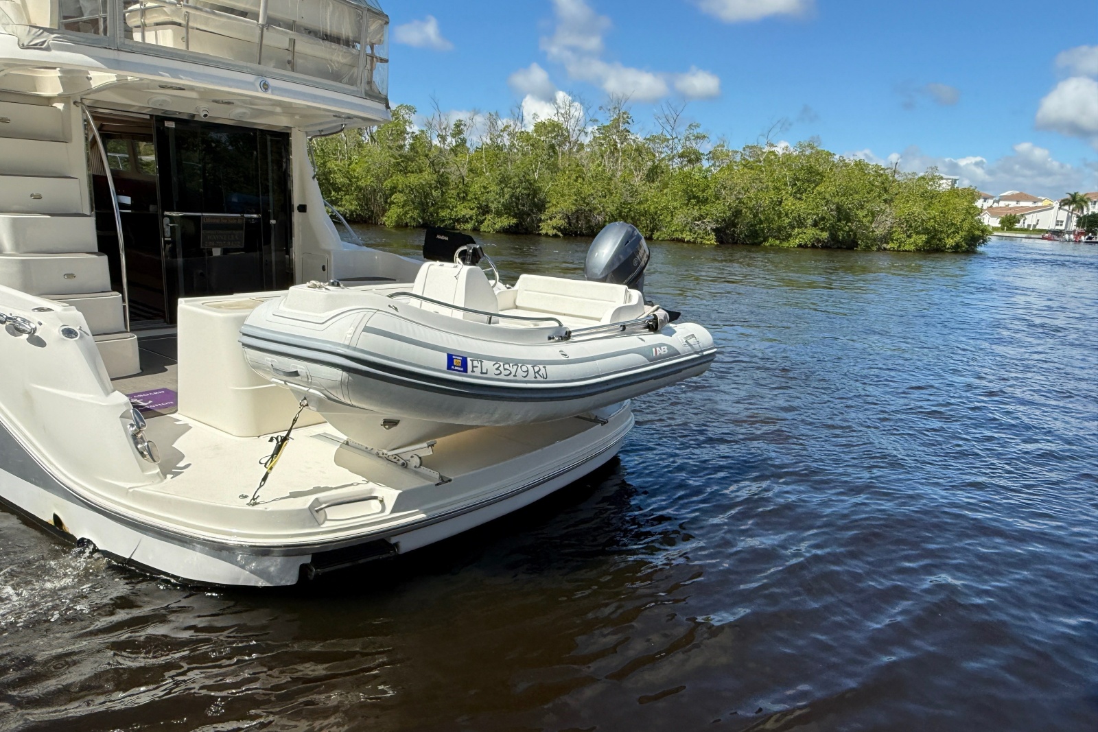 2005 Sea Ray 500 Sedan Bridge
