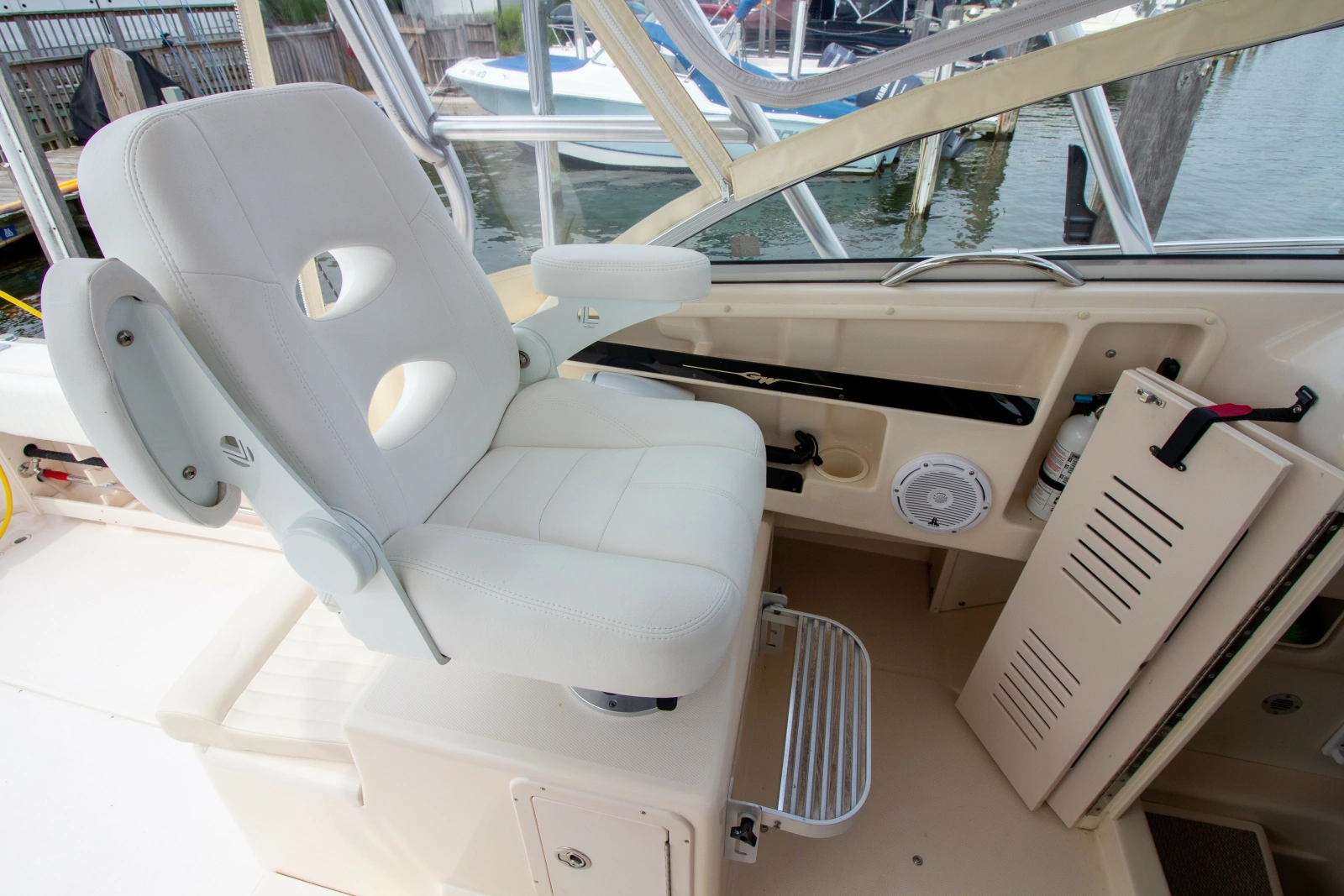 2004 Grady-White Marlin 300