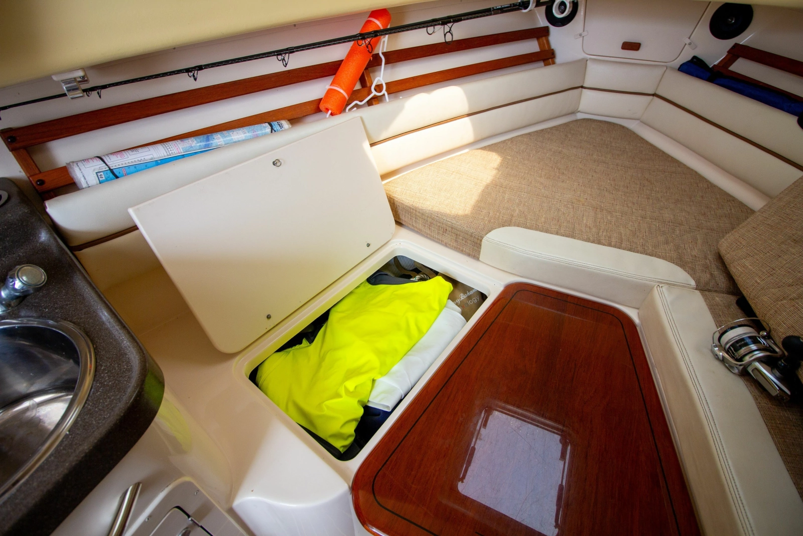 2004 Grady-White Marlin 300
