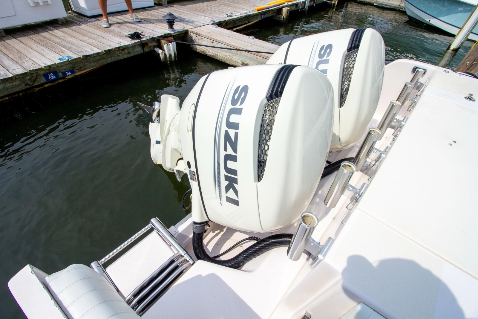 2004 Grady-White Marlin 300