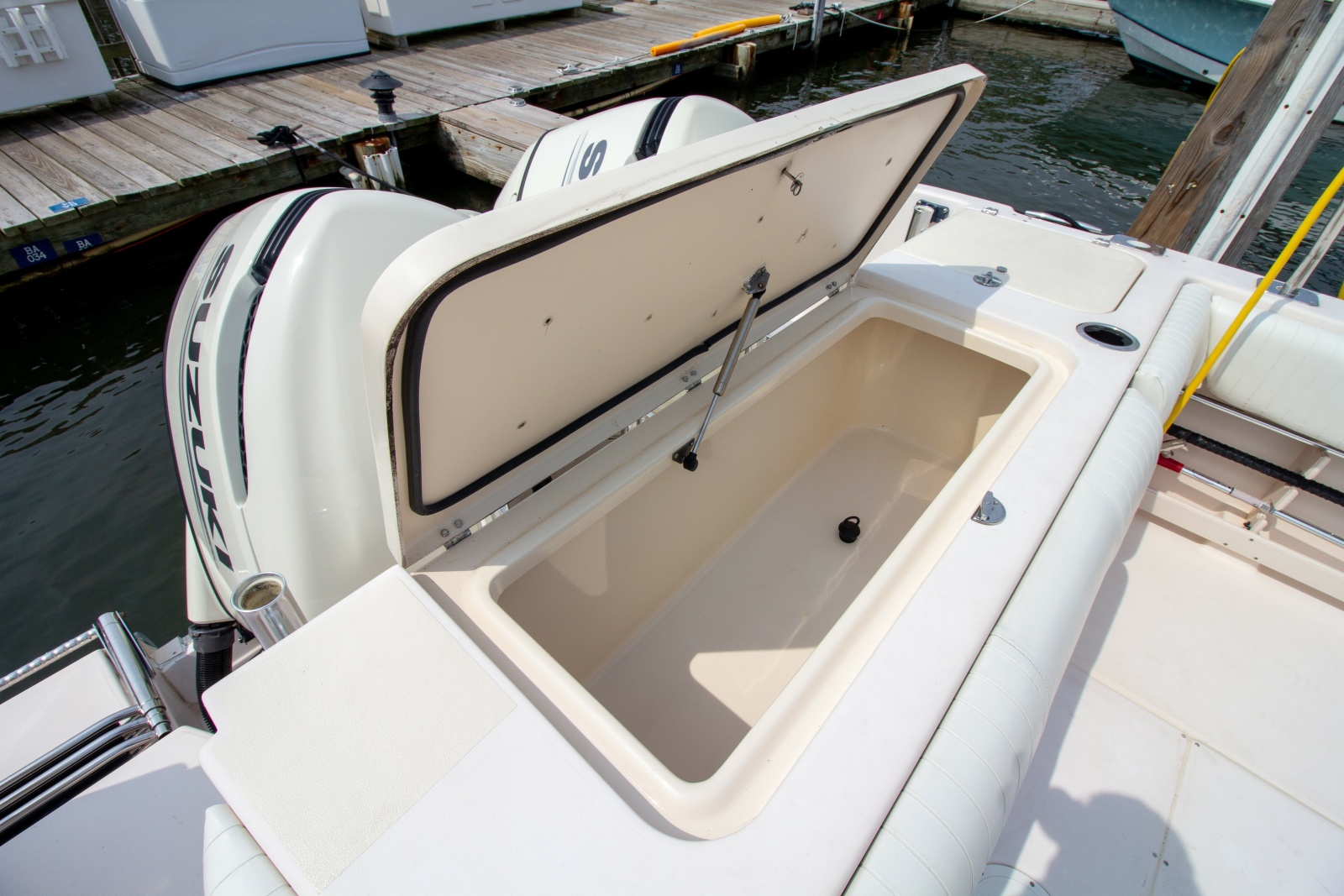 2004 Grady-White Marlin 300