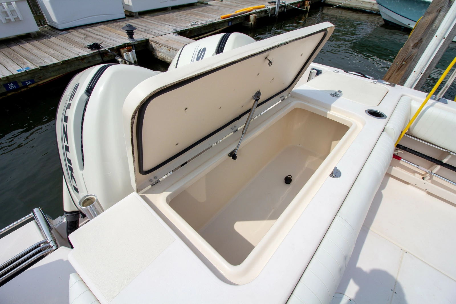 2004 Grady-White Marlin 300